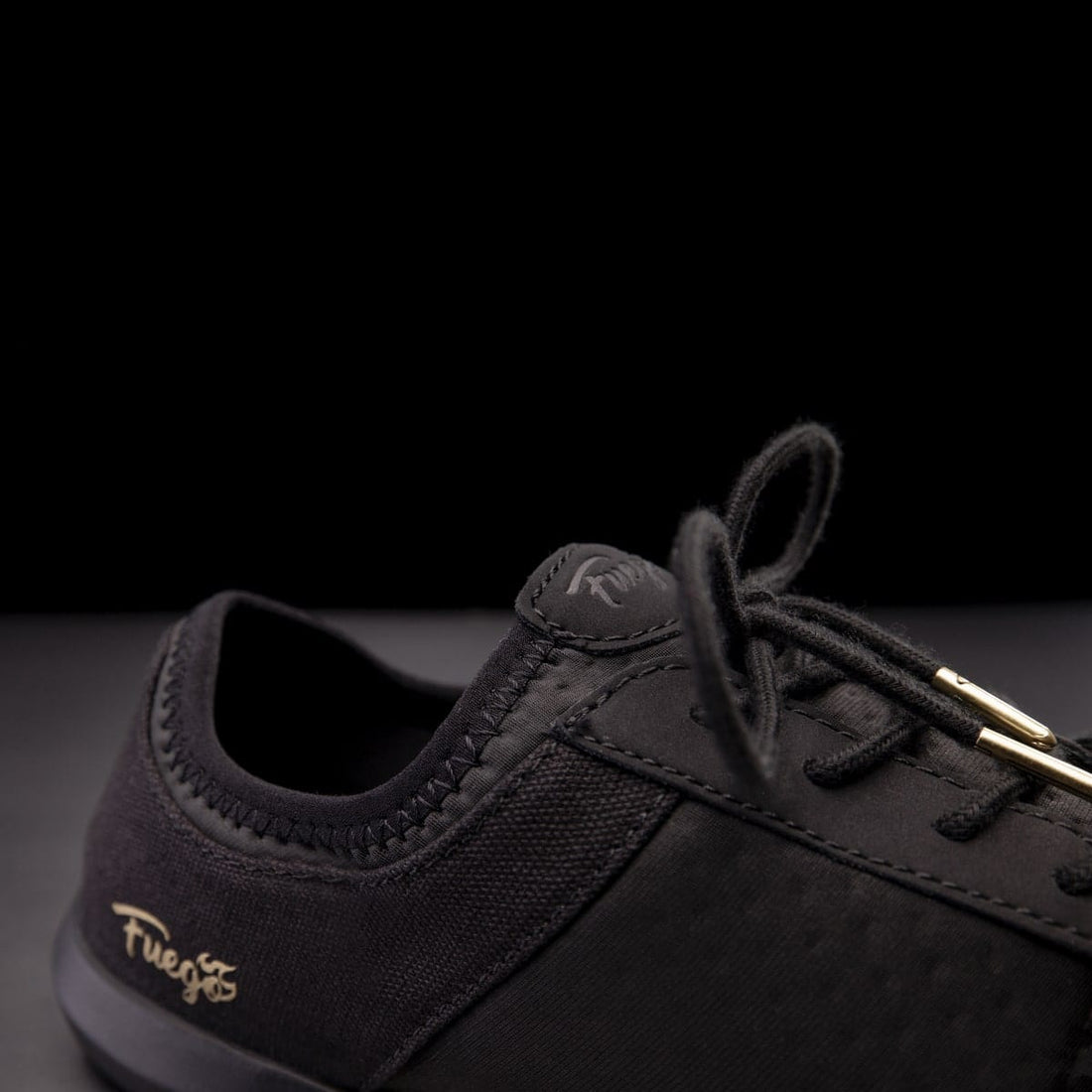 All-black | Split-sole | Fuego