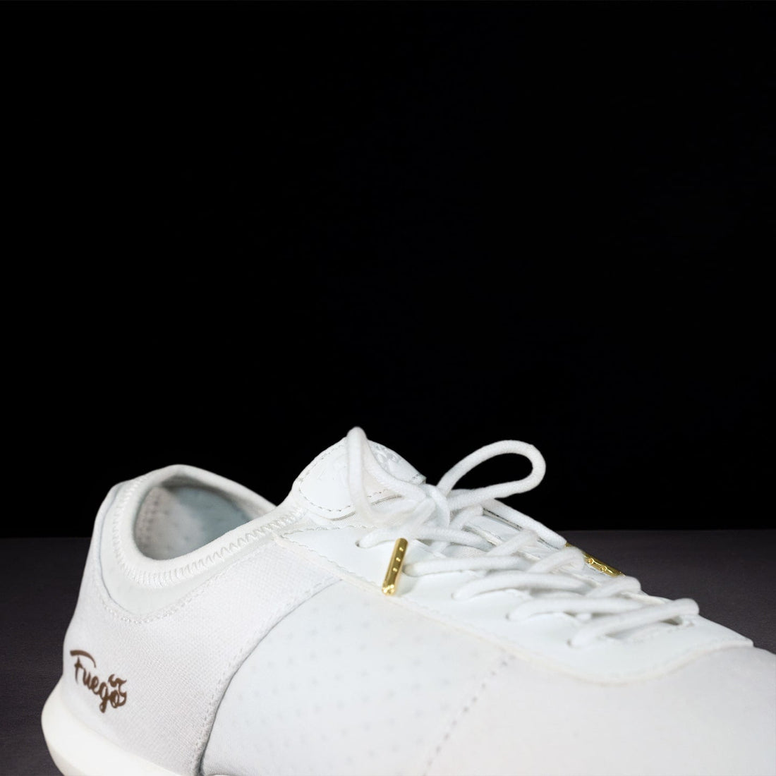 White | Split-sole | Fuego