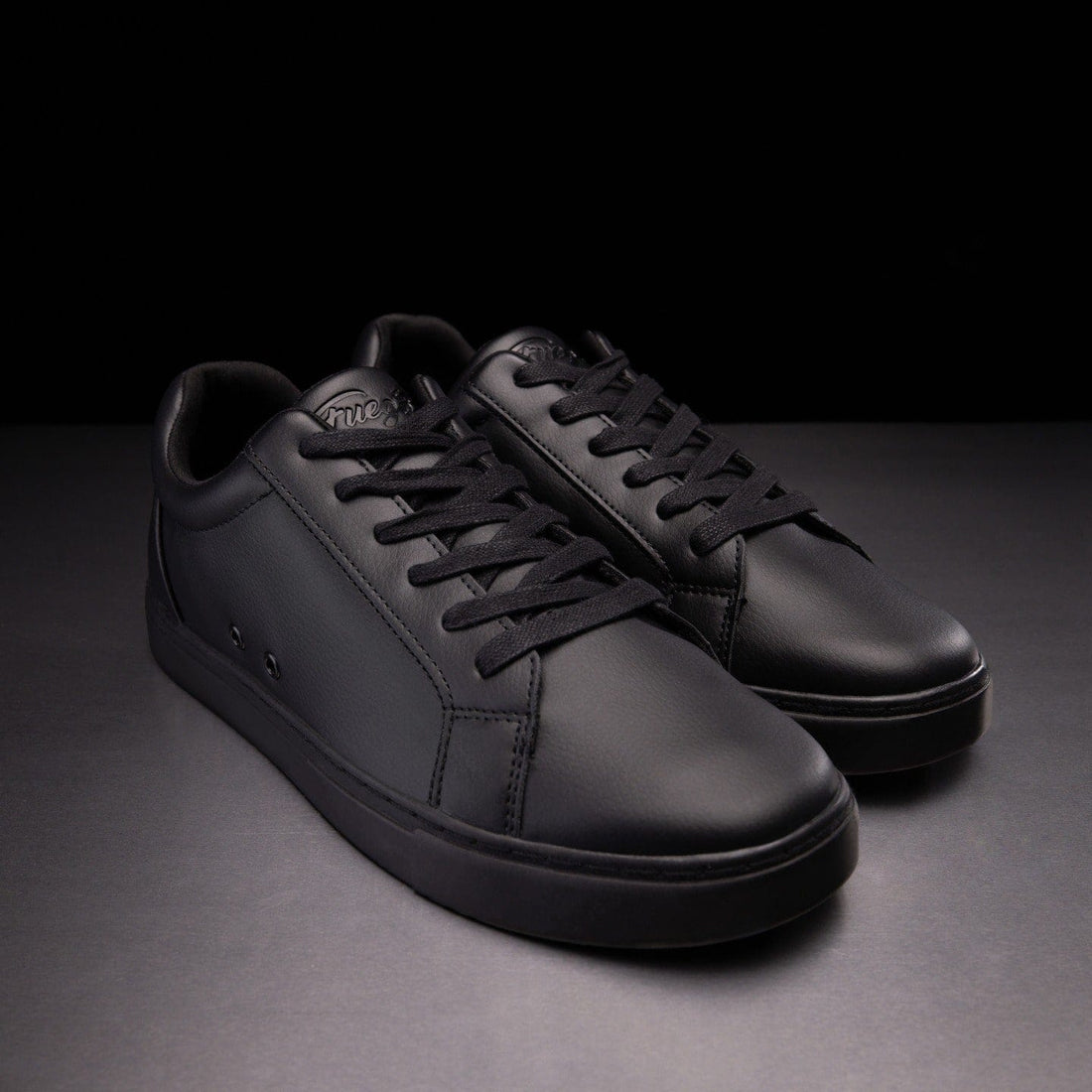All-black | Low-top | Fuego