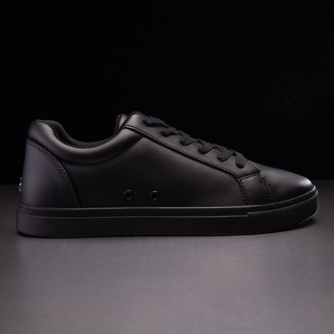 All-black | Low-top | Fuego
