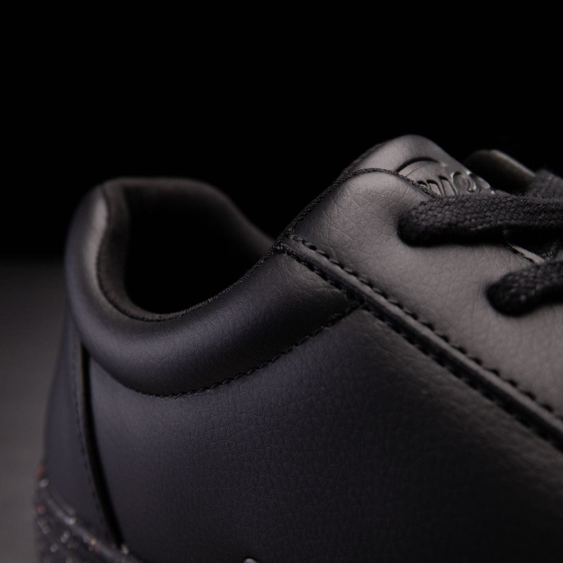All-black | Low-top | Fuego